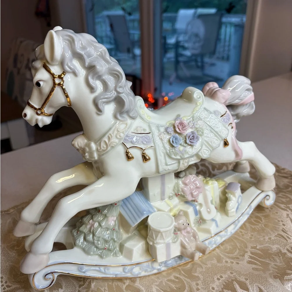 Vintage Sankyo Christmas Musical Rocking Horse made with 24 k gold accents. - Picture 7 of 15